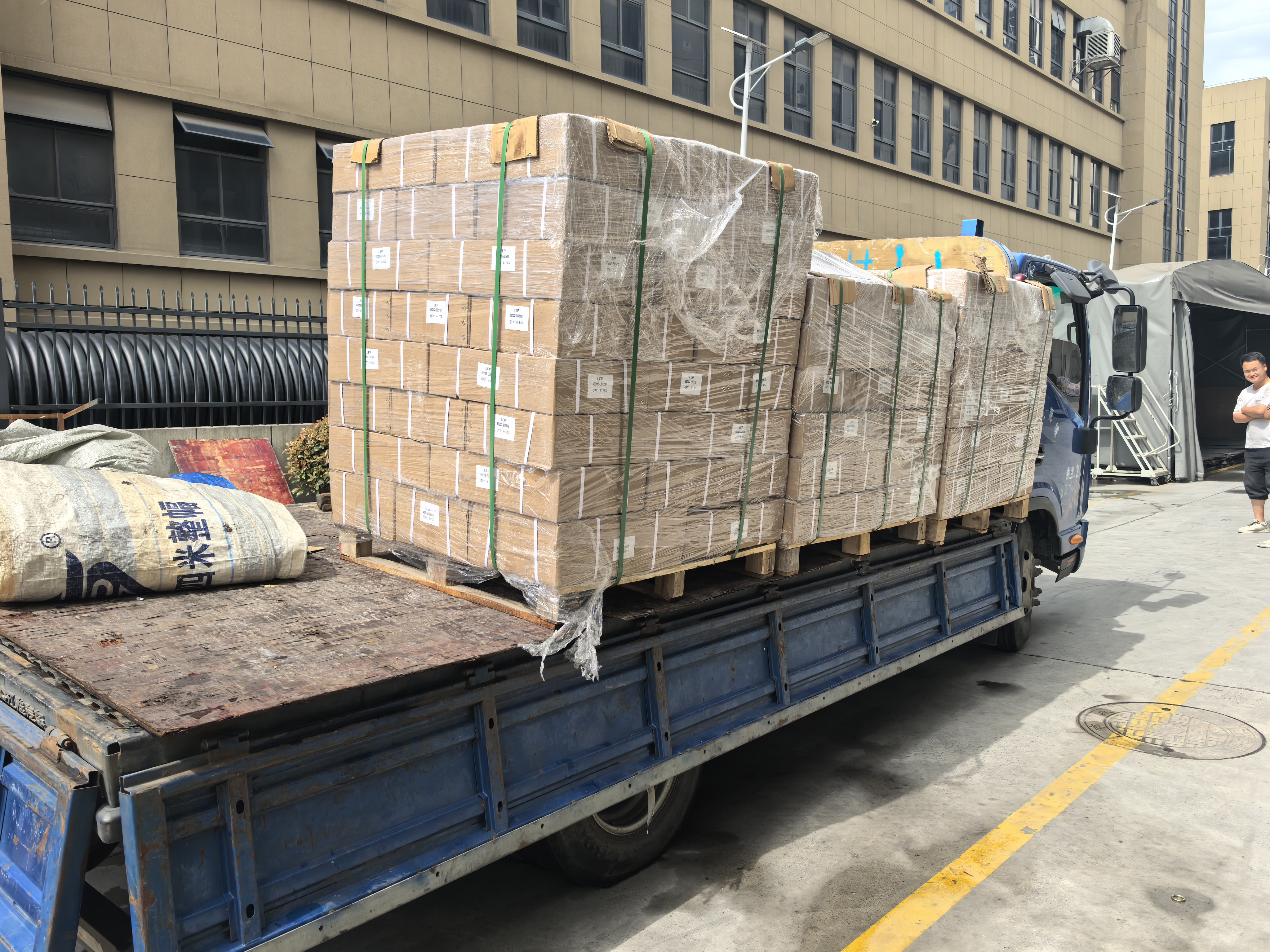 AIPSI shipping pictures (5).jpg